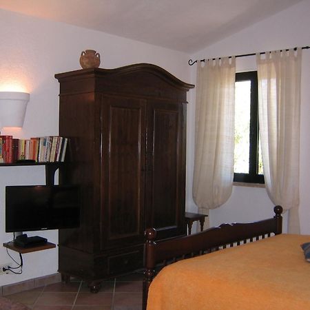 Studio-Appartment In Landhaus Mit Meerblick Porto Azzurro Bagian luar foto