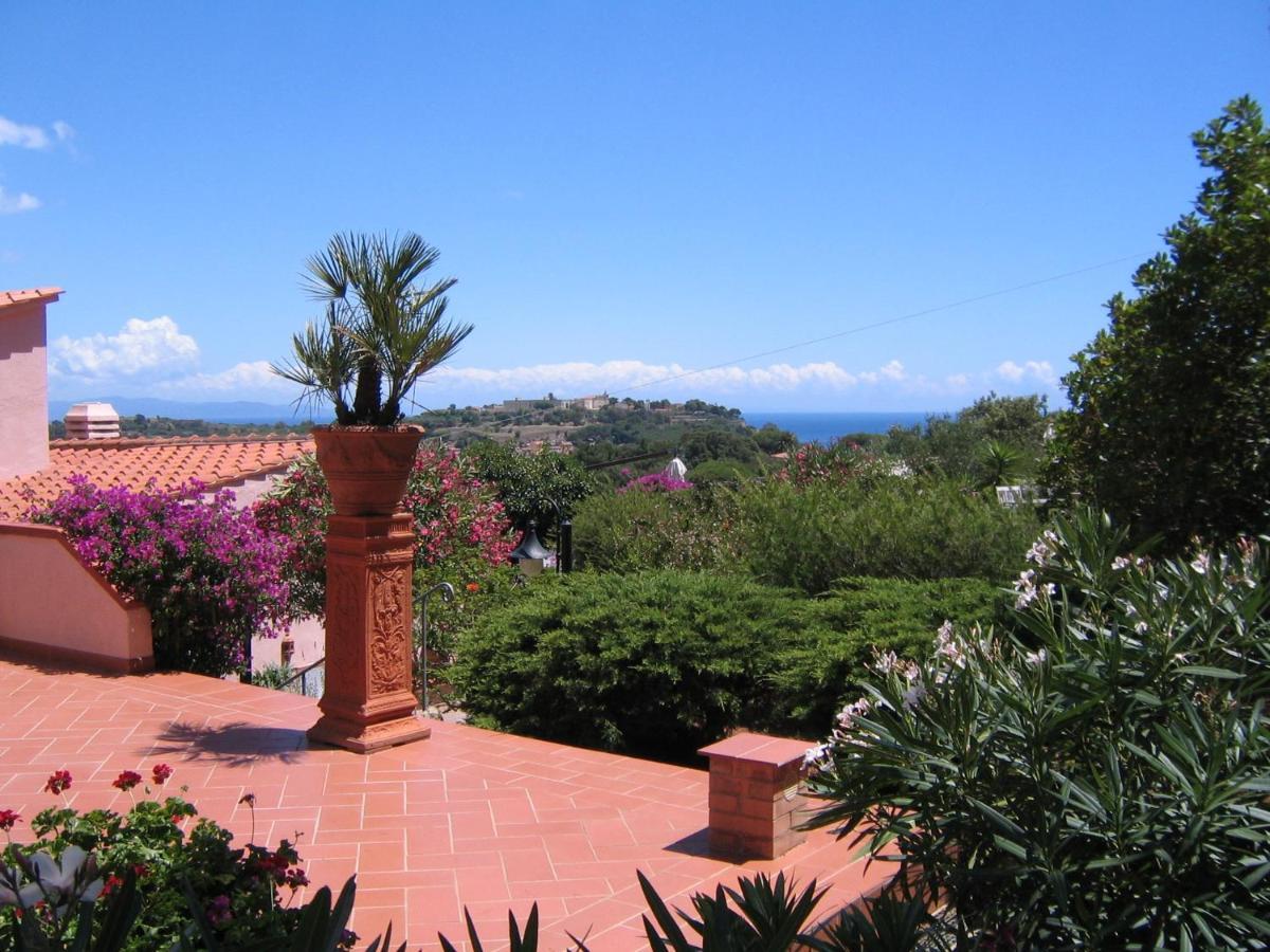 Studio-Appartment In Landhaus Mit Meerblick Porto Azzurro Bagian luar foto