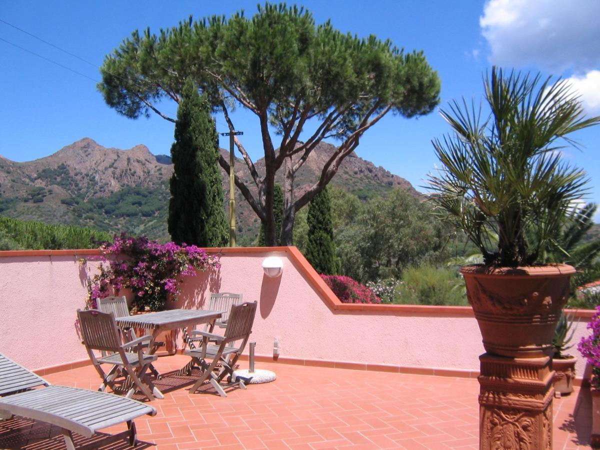 Studio-Appartment In Landhaus Mit Meerblick Porto Azzurro Bagian luar foto