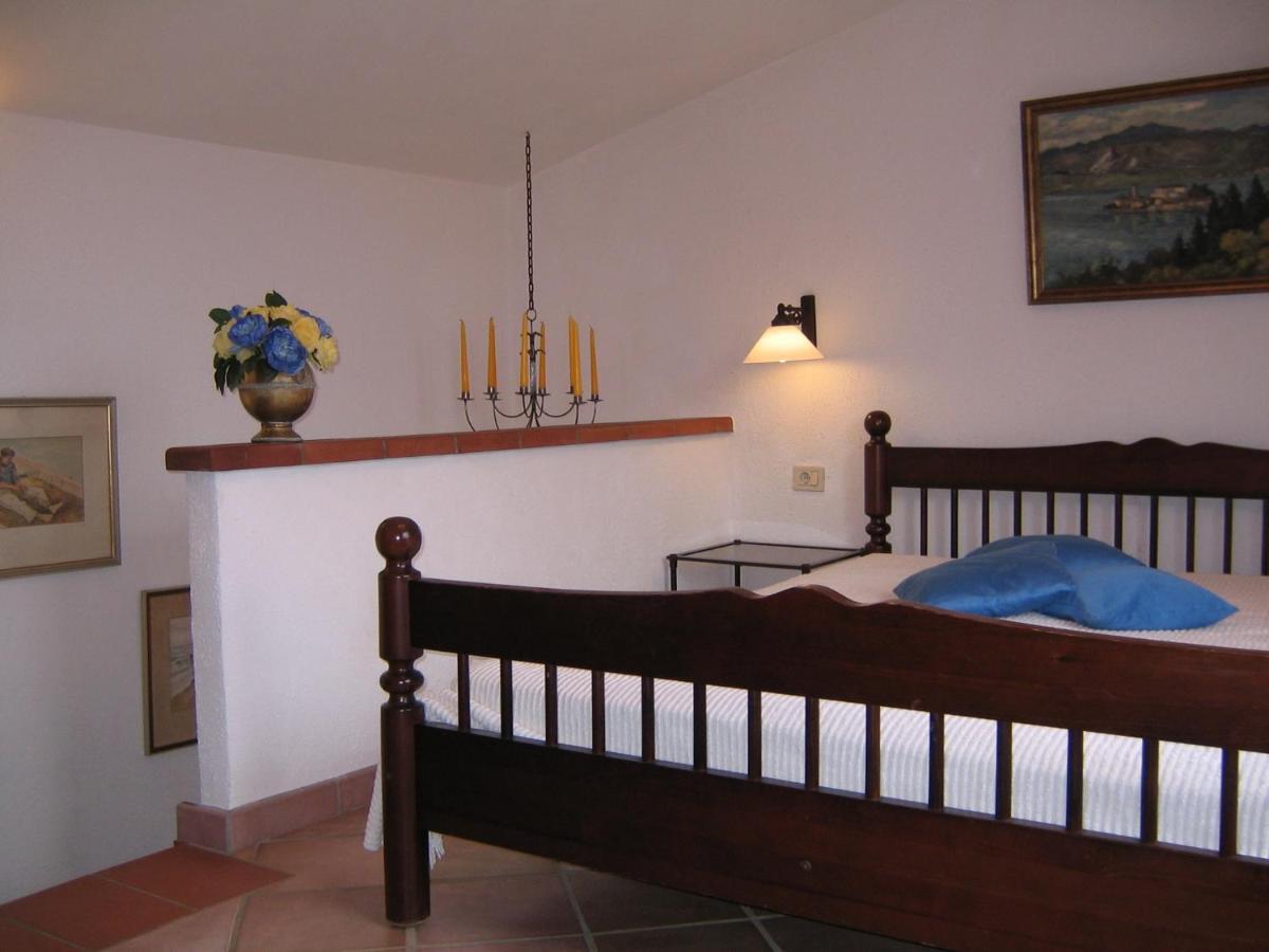 Studio-Appartment In Landhaus Mit Meerblick Porto Azzurro Bagian luar foto