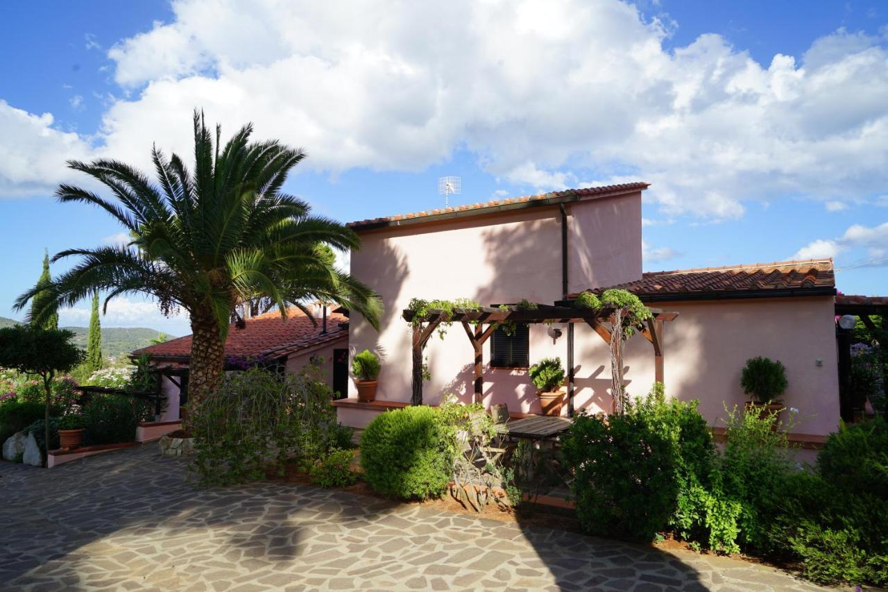 Studio-Appartment In Landhaus Mit Meerblick Porto Azzurro Bagian luar foto