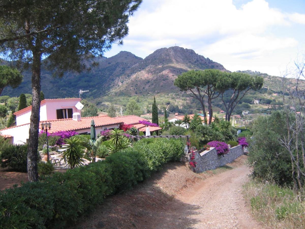 Studio-Appartment In Landhaus Mit Meerblick Porto Azzurro Bagian luar foto