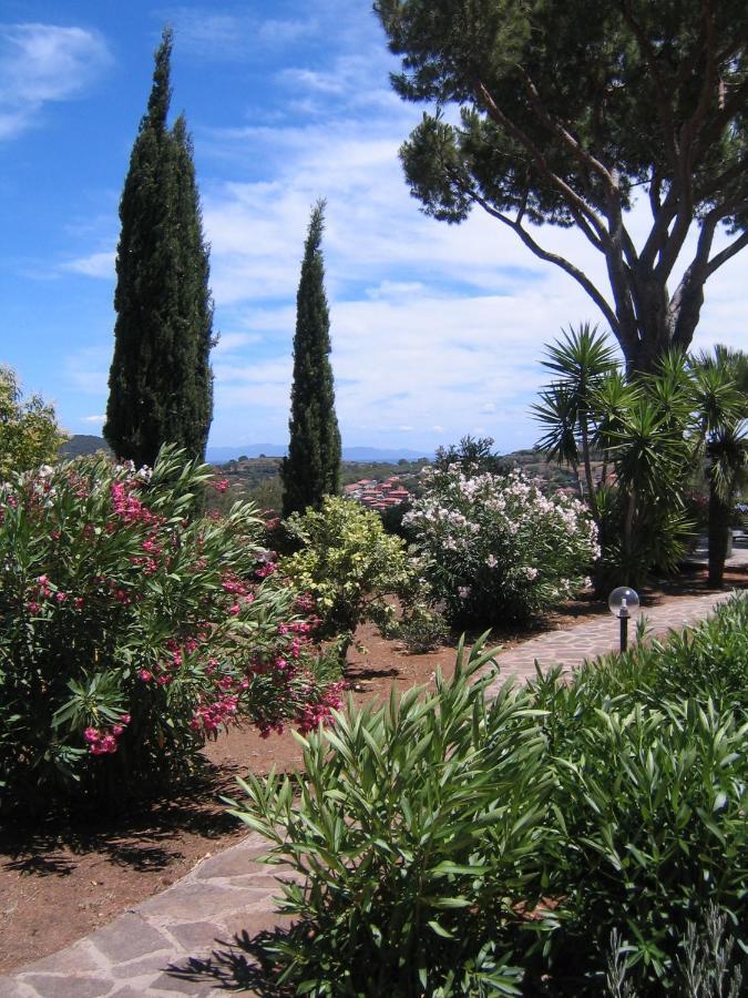 Studio-Appartment In Landhaus Mit Meerblick Porto Azzurro Bagian luar foto