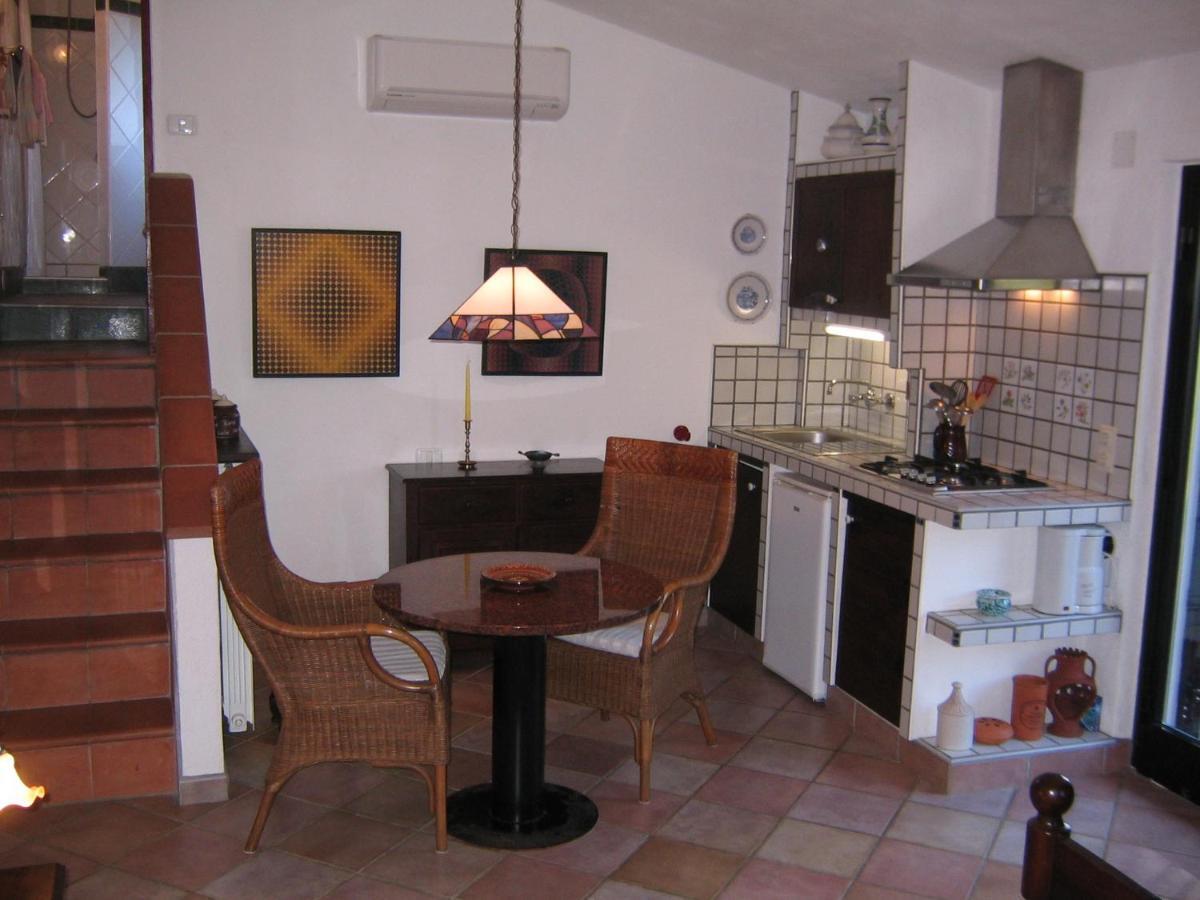 Studio-Appartment In Landhaus Mit Meerblick Porto Azzurro Bagian luar foto